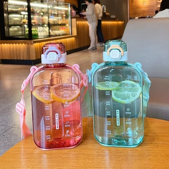 Пластмасови бутилки за вода с голям капацитет, здрава бутилка за пиене, проста пластмасова чаша за вода с каишка за използване на открито и закрито KXRE