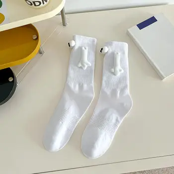 Магнитни смукателни чорапи за двойки, Забавни Големи очи, держащиеся за ръце, Сладки чорапи със средна дължина за жени и мъже, Уникална идея за подарък