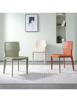 Италиански минималистичен дизайнерски стол, Етажерка и масичка Стол кожен обяд стол със седло Модерен прост скандинавски лесен луксозен стол за хранене