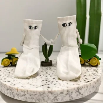 Чифт чорапи на Ръцете в ръцете на Творчески чорапи Клуб известни Личности Забавни Черно-бели Чорапи с мультяшными очите за двойки най-добри приятели